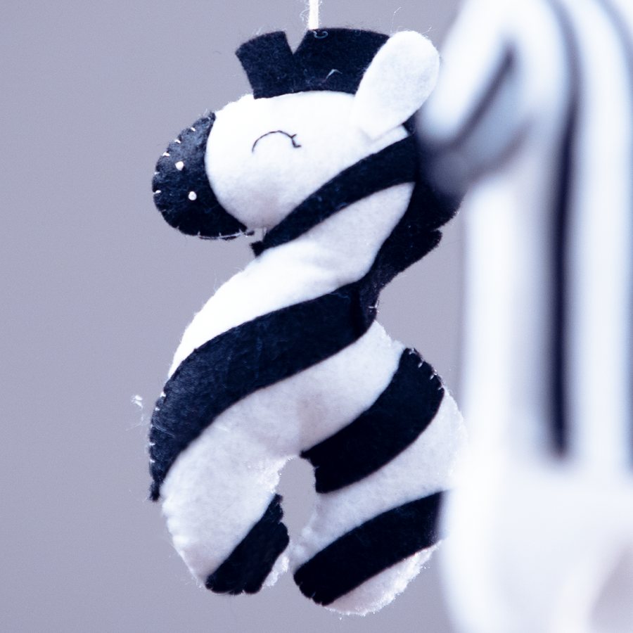 Foto reale della zebra in pannolenci del carillon bianconero